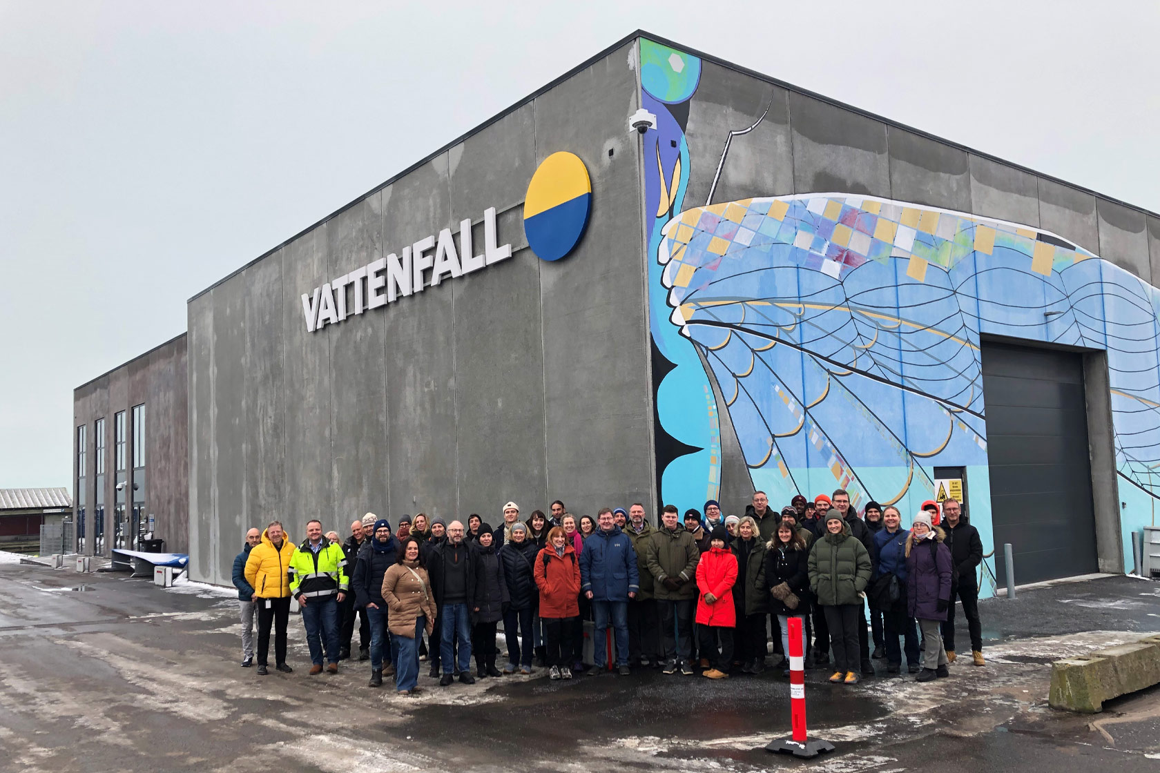 A group of researchers posing in front of Vattenfall’s Klintholm facilities