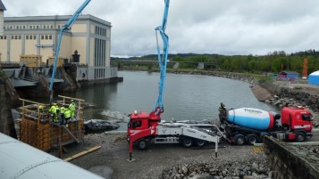 Vattenfall replaces parts of the existing dam at Lilla Edet's power station