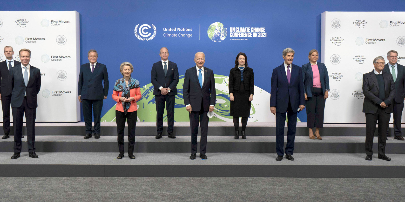 Einige Mitglieder der First Movers Coalition unter der Leitung des Weltwirtschaftsforums und des US-Büros des Sonderbeauftragten des Präsidenten für Klima John Kerry treffen sich am Rande der COP26. Anna Borg, President und CEO von Vattenfall, steht hinter Präsident Biden.